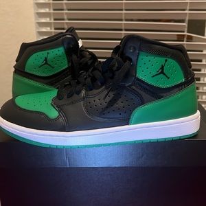 Lucky green Jordan Jumpman; extra clean